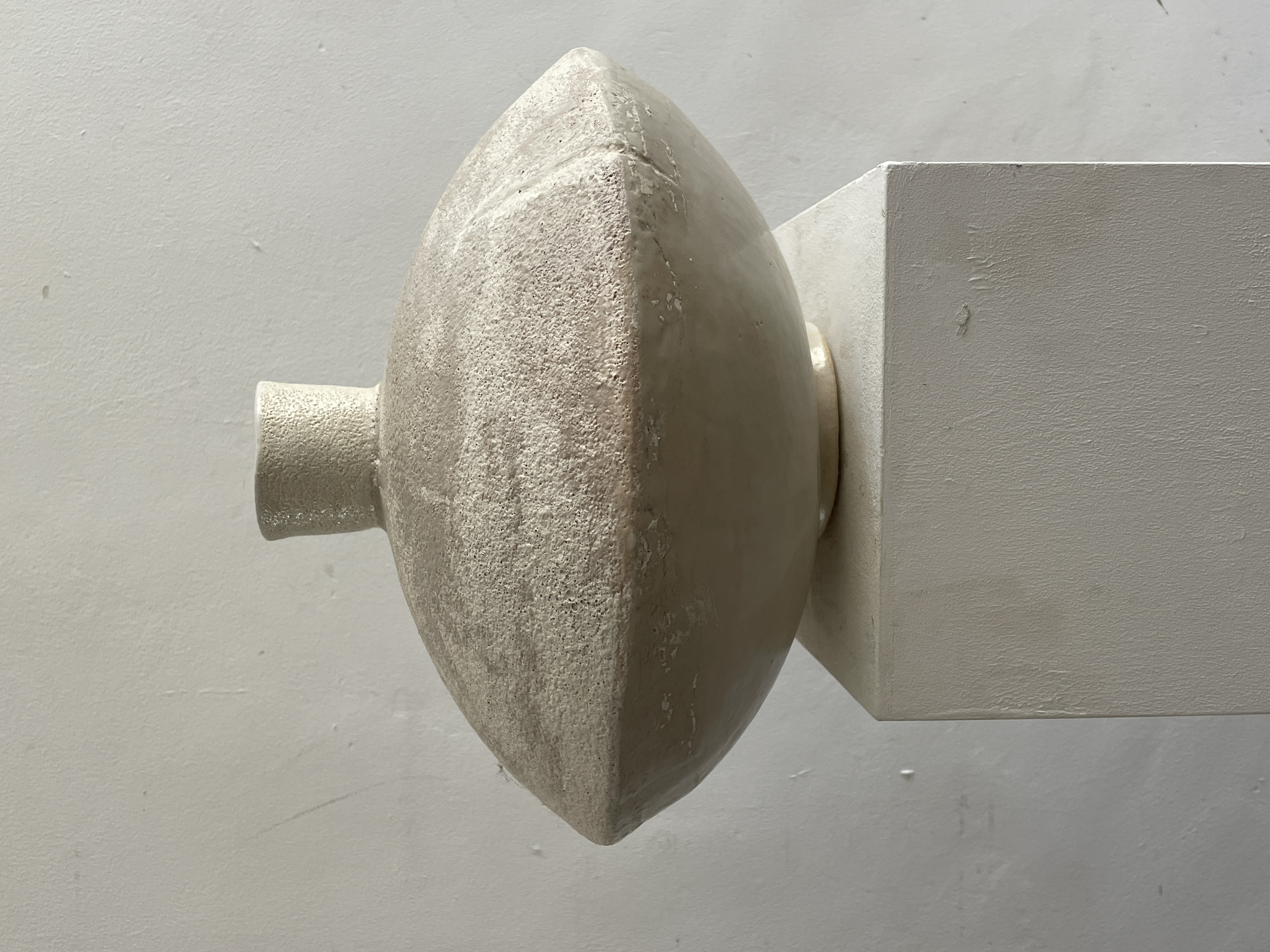 Helle handgeformte Vase