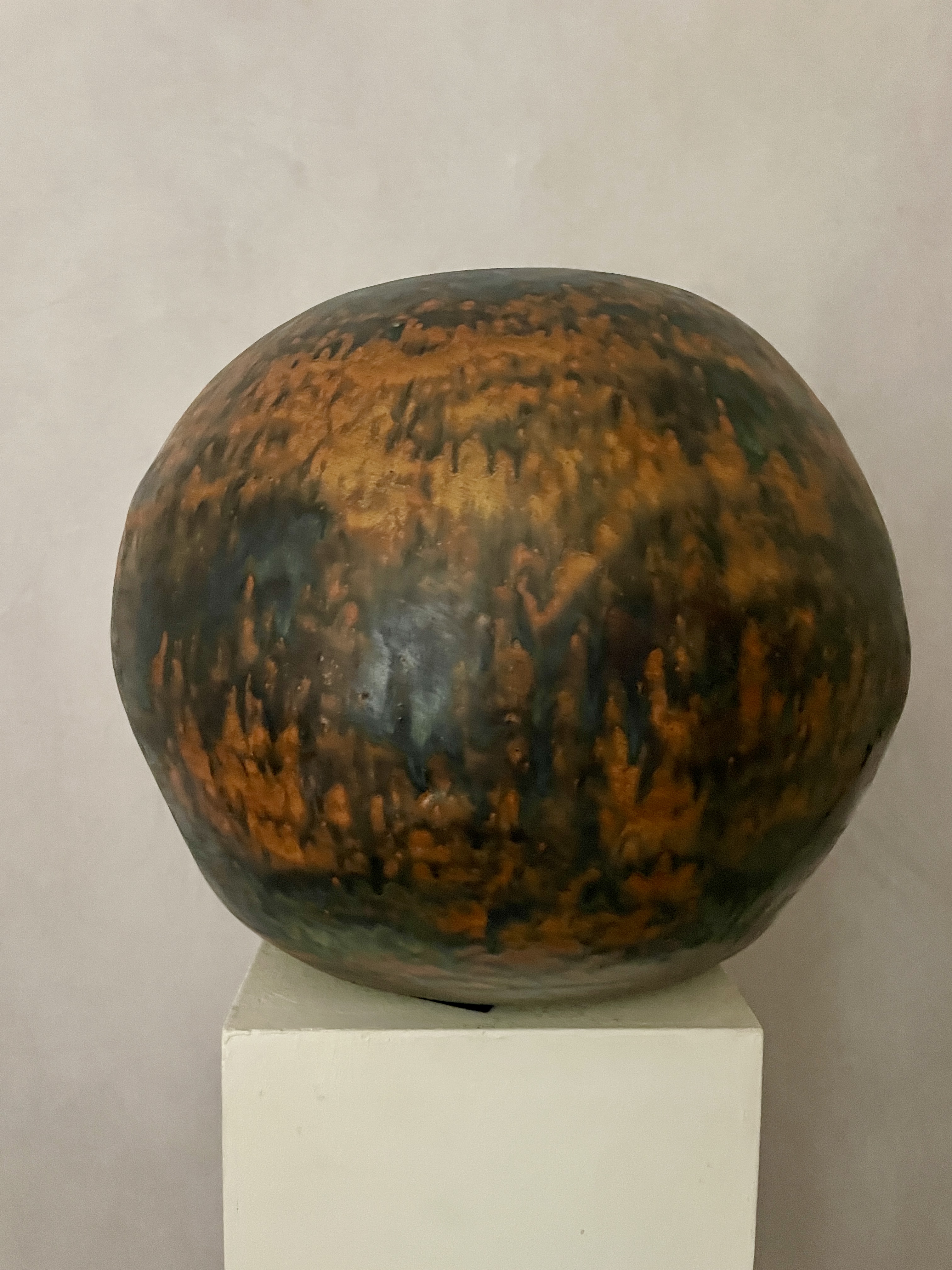Runde Keramikvase von der Seite